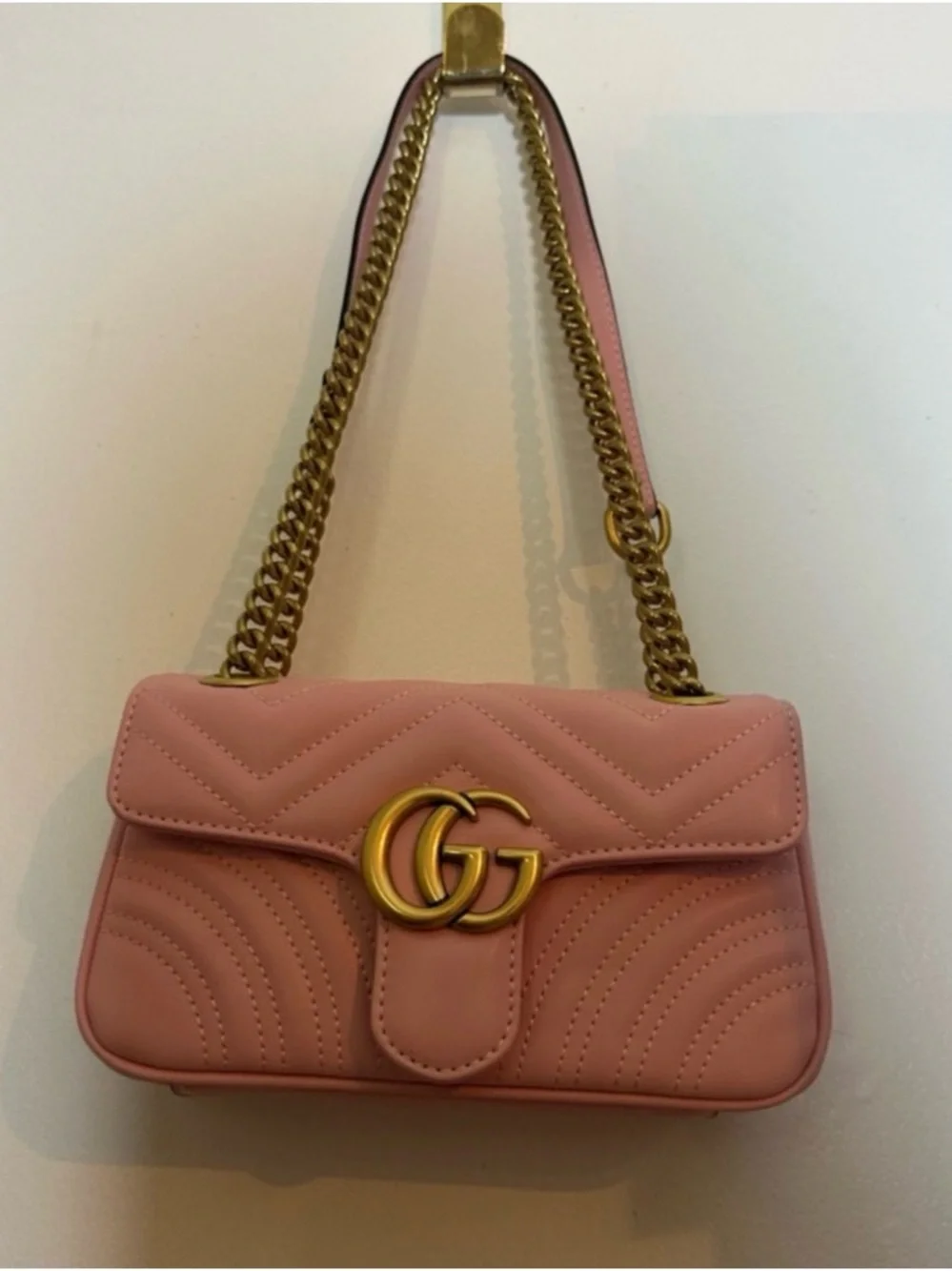 Luxury Design Quilted Crossbody Bag with Gold-Tone Chain - Picture 2 of 5